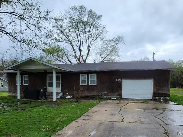 220 S Marion St, Centralia, IL 62801