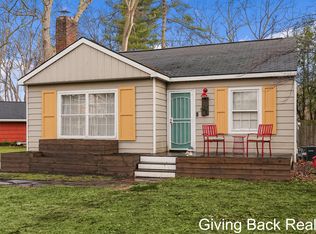 1322 Airport Rd, Norton Shores, MI 49444