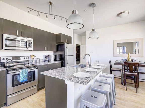 5th image of 2063 Curtis St APT 204