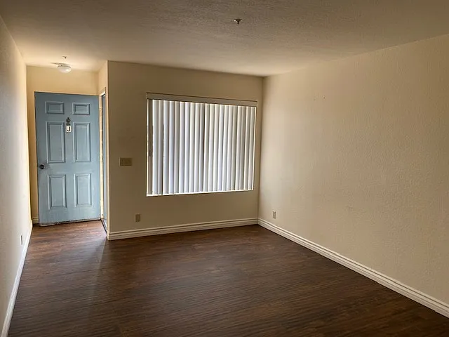 2 bed, 1000 sqft, $2,500 — Photo 2