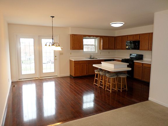 Kitchen & Dining Area