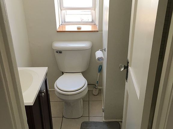 5th image of 2475 N Clybourn Ave #Gdn