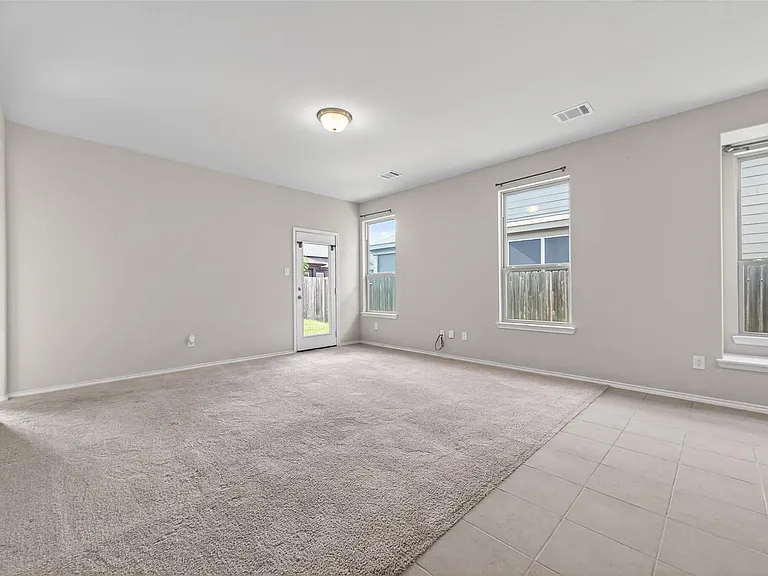 2519 Northern Great White Ct — Photo 16