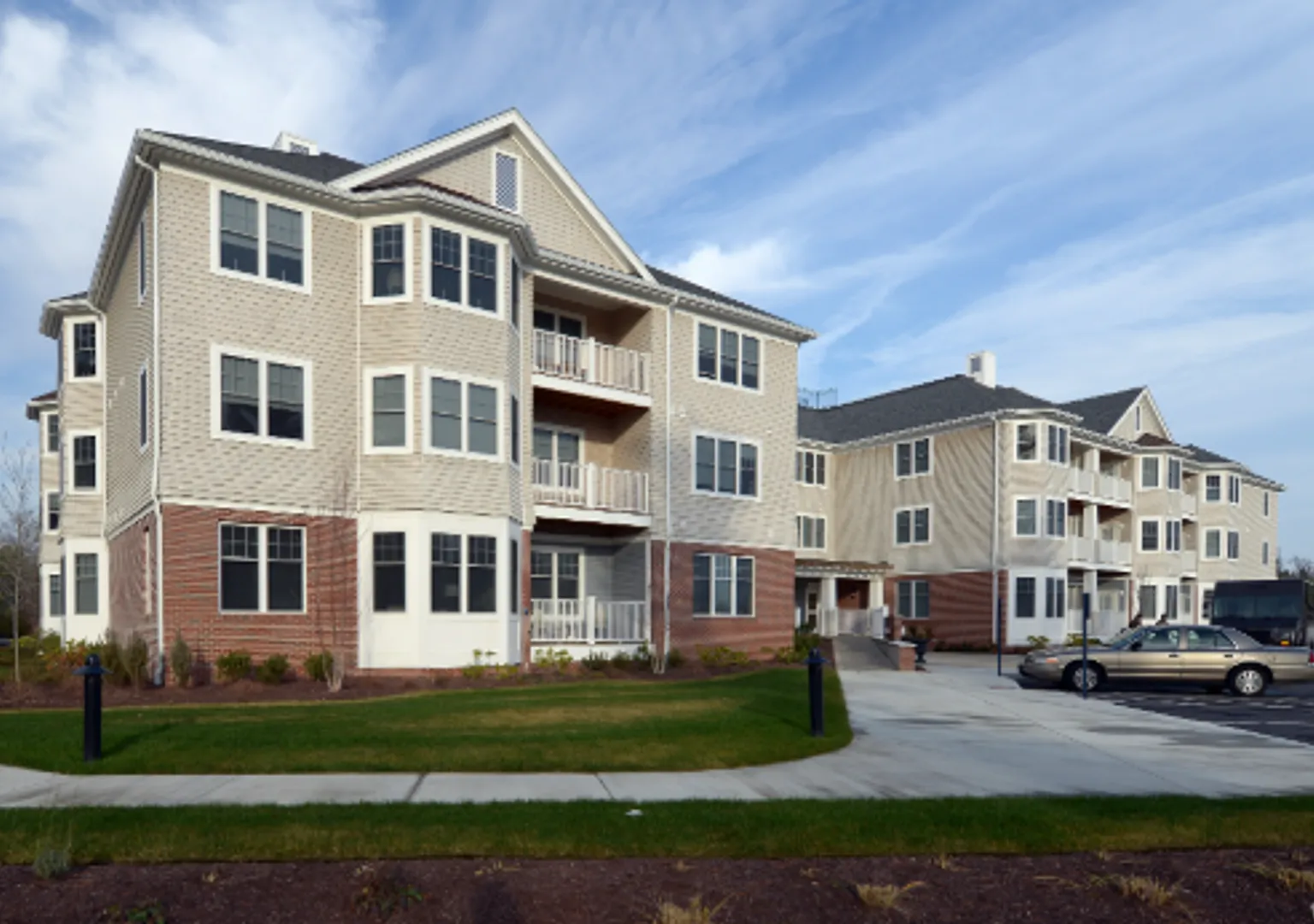Edgewater Apartments — Photo 2