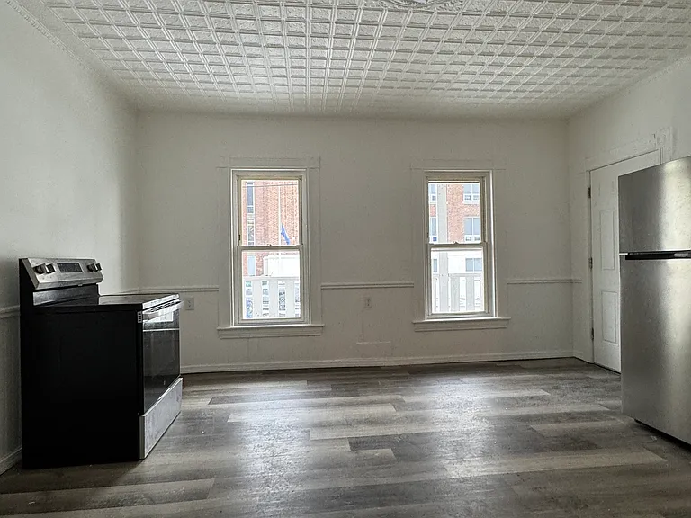 28 Notre Dame Ave #1 — Photo 6