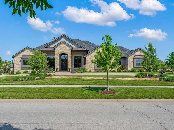 1212 SW Steeplechase Ln, Topeka, KS 66604