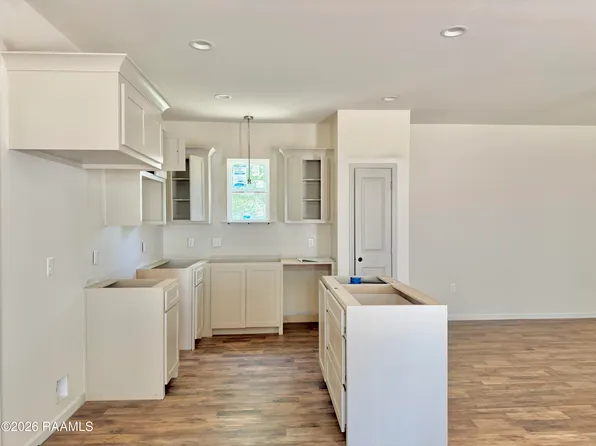 7019 Chandler Bluff Rd, Denham Springs, LA 70706