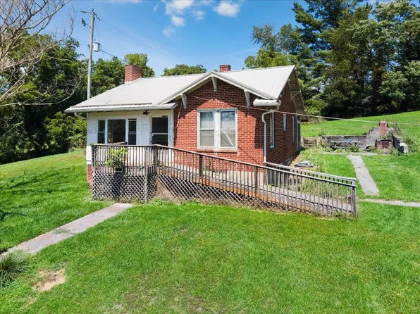 3737 Eugene St, Pulaski, VA 24301