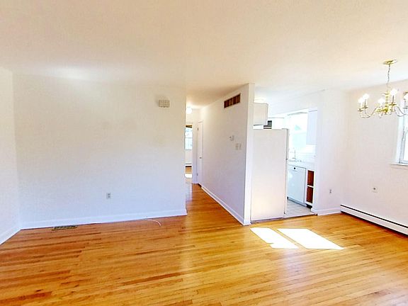 Living room / dining area