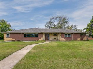 1301 N Edgemoor Dr, Wichita, KS 67208