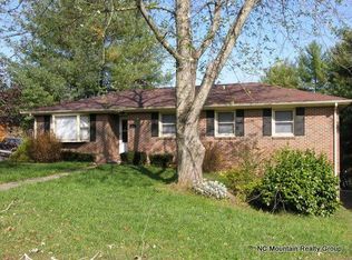 12 Summit Dr, Arden, NC 28704