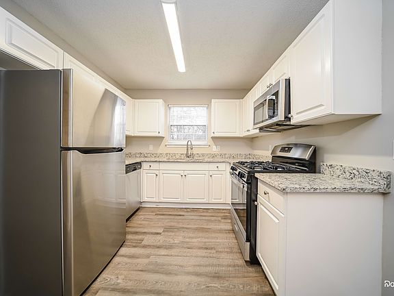 3rd image of 109 Bainbridge Pl