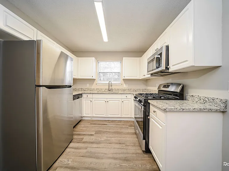 109 Bainbridge Pl — Photo 3