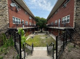 6911 N Ridge Blvd, Chicago, IL 60645