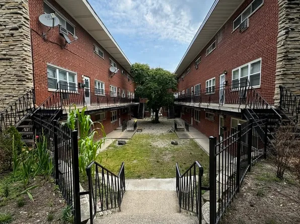 6911 N Ridge Blvd, Chicago, IL 60645