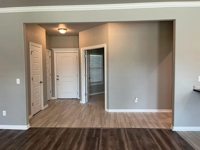 4338 Leafield St — Photo 9