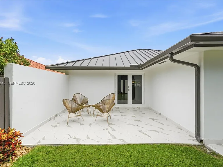 881 NW 133rd Ave — Photo 35