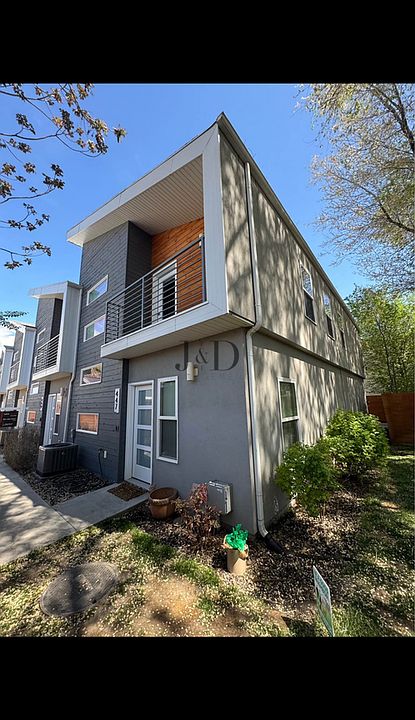 1st image of 447 N Beaumont Ct