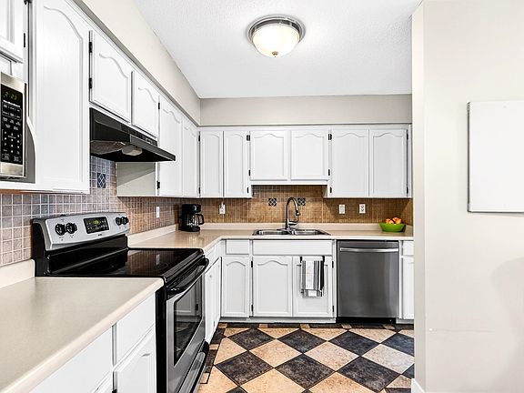 3rd image of 22275 123rd Ave #101