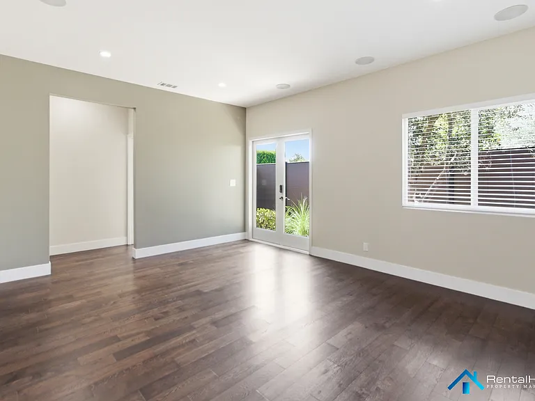 5744 1/2 Allott Ave — Photo 6