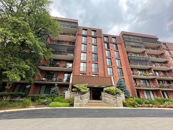 2nd image of 125 Acacia Cir Unit 114