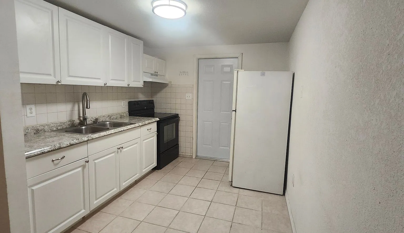 Charming 2 bedroom, 1 Bath — Photo 4