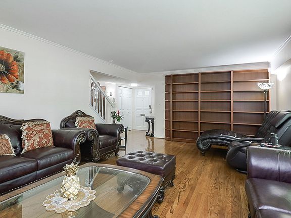 5th image of 906 Chanticleer Ln #906