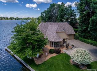 9266 Hills Cove Dr, Goodrich, MI 48438