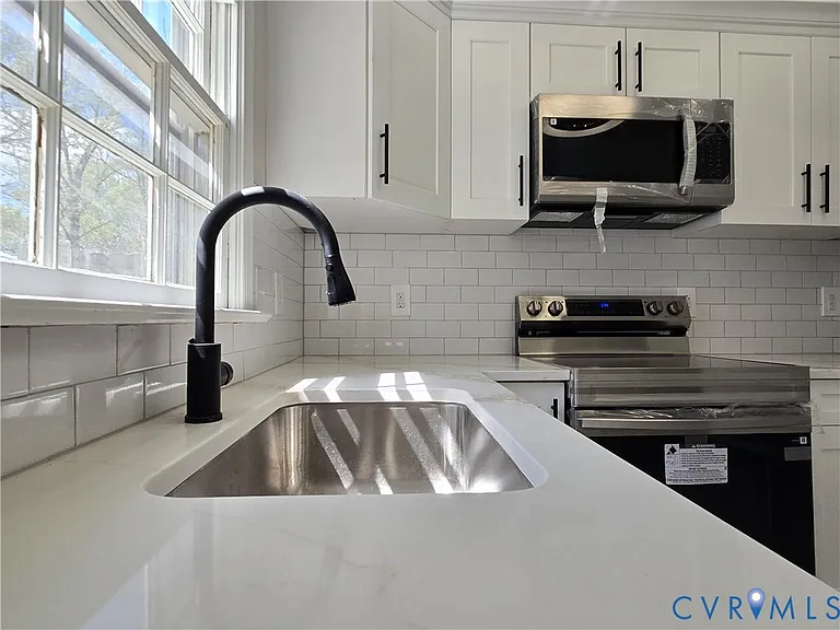 419 Airycrest Dr — Photo 4