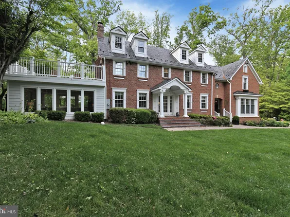 6907 Bradley Blvd, Bethesda, MD 20817