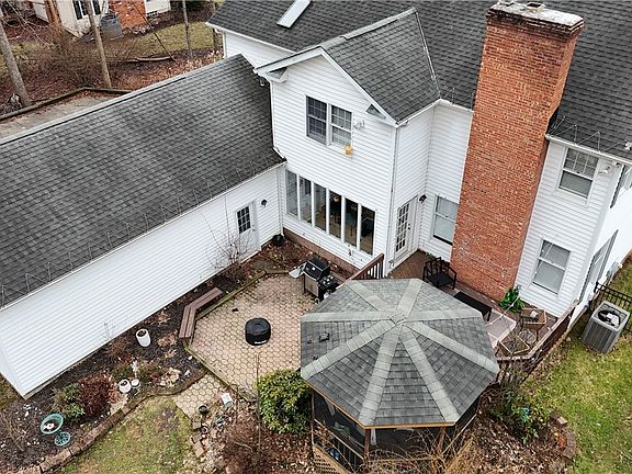 3rd image of 2297 Olde Farm Ln