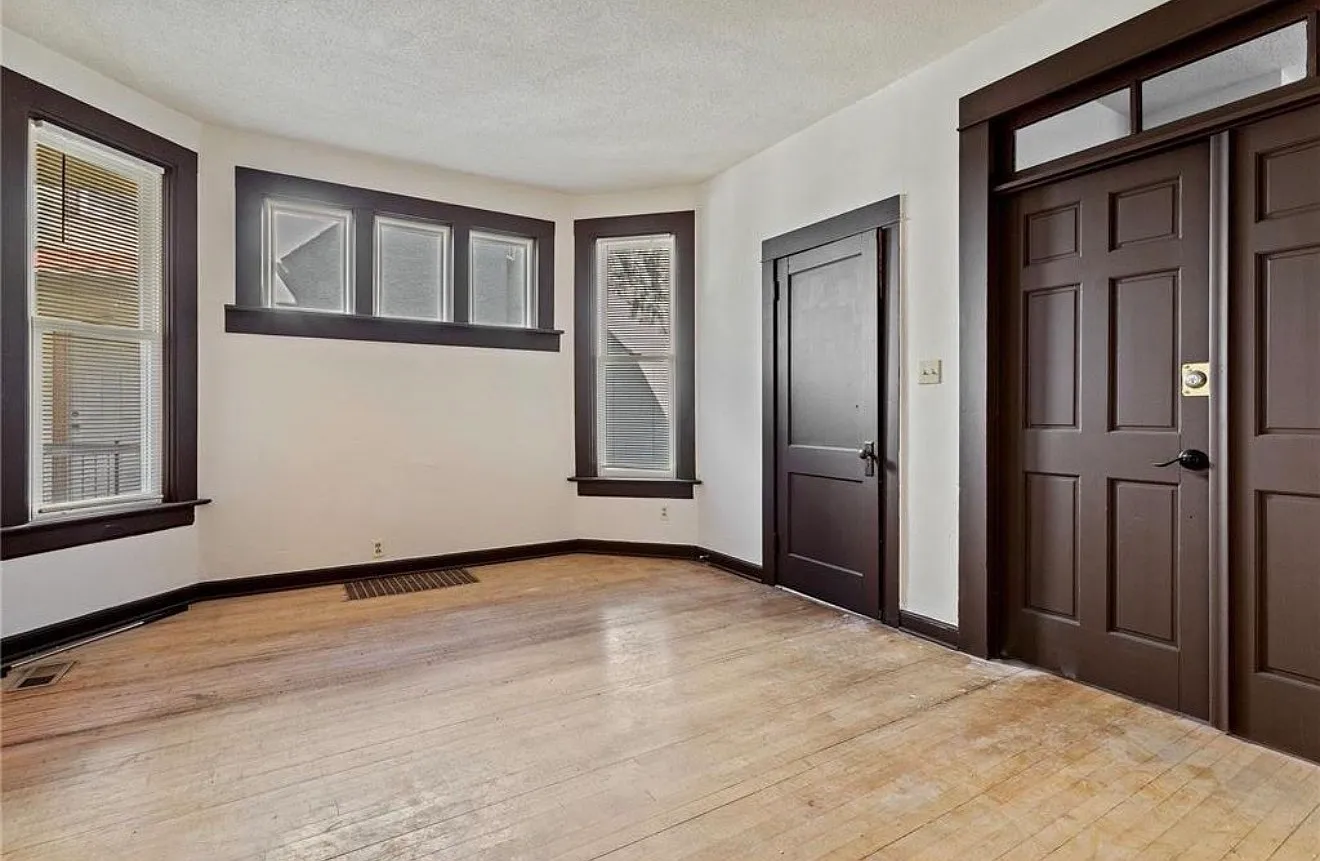 6 bed, $3,100 — Photo 2