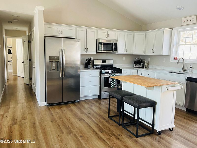 2nd image of 8-10 E Boylston Street