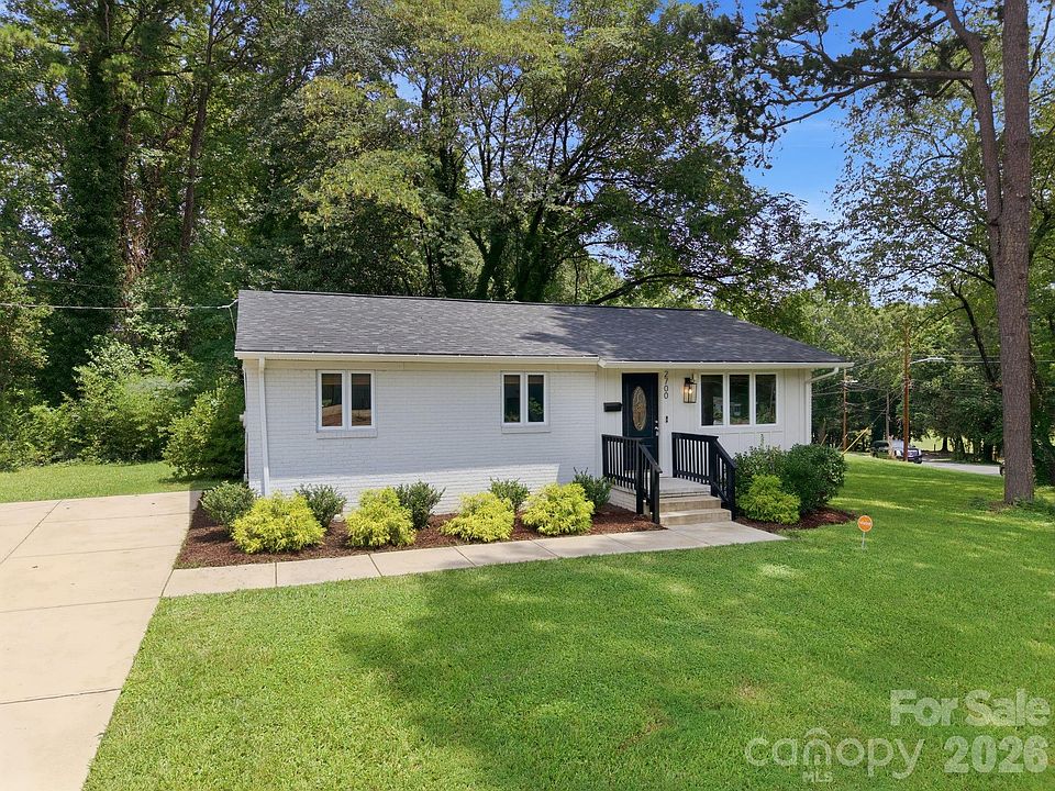 1st image of 2700 Ravencroft Dr