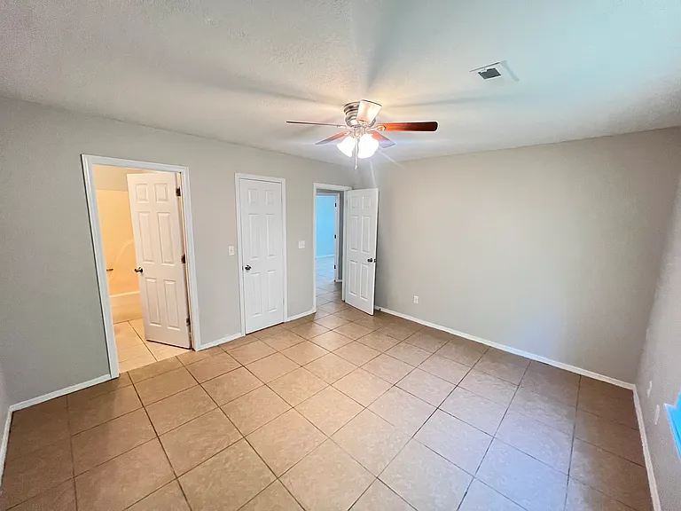 823 N Lola Ln — Photo 11