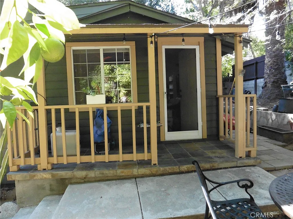 2 bed, 800 sqft, $2,700 — Photo 2