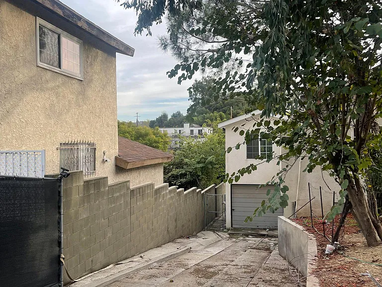 3864 Aguilar St — Photo 16