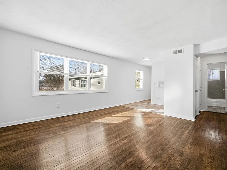 642 Dresden Dr — Photo 5