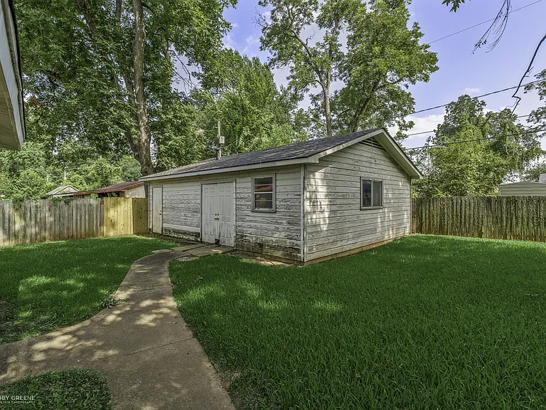 1602 San Saba St — Photo 10