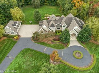 9952 Applegate Ln, Brighton, MI 48114