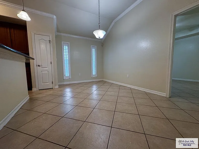 2304 Concord Pl — Photo 4