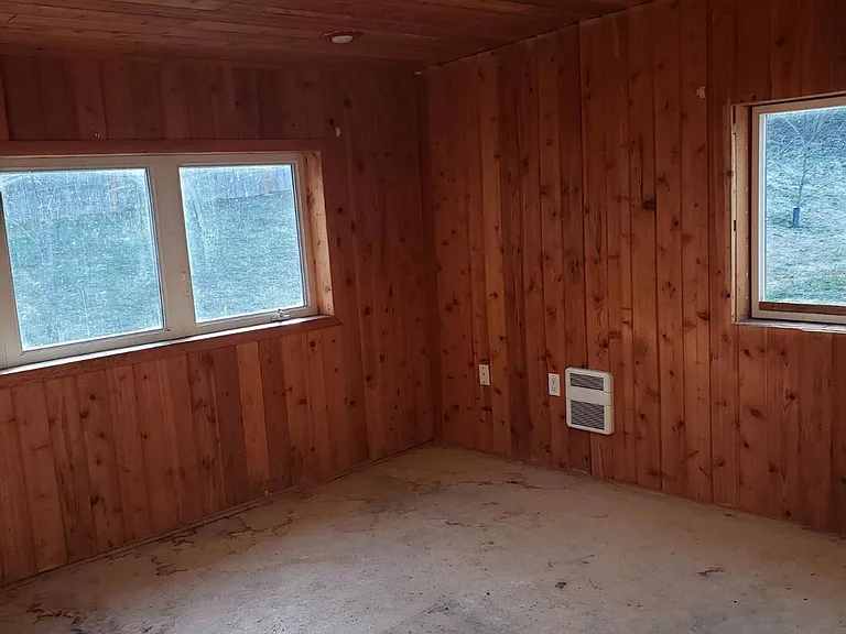 632 Logan St — Photo 9