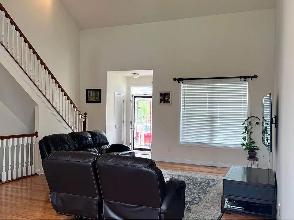 3 bed, 1829 sqft, $2,450 — Photo 4