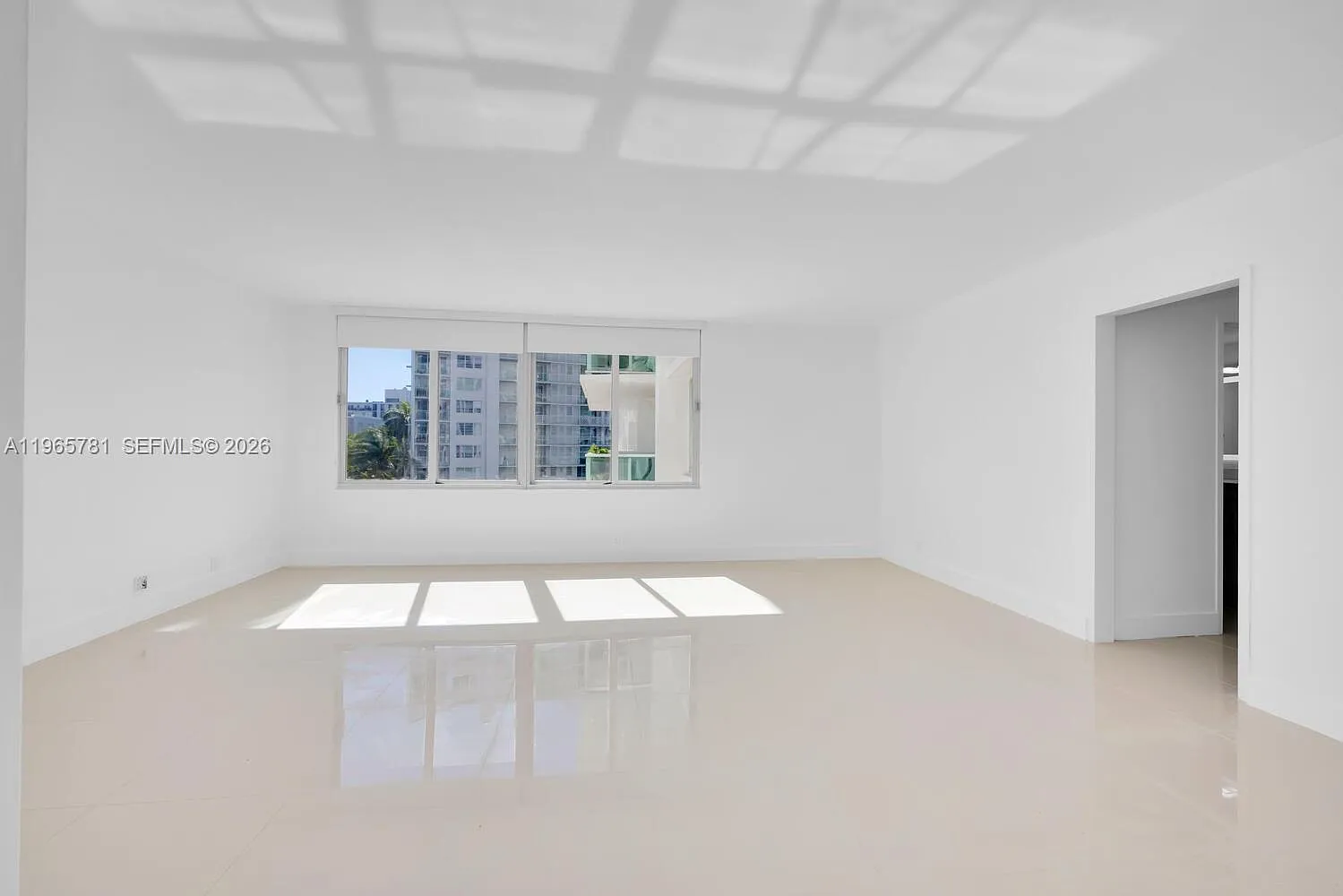 Mirador 1000 Condo — Photo 2