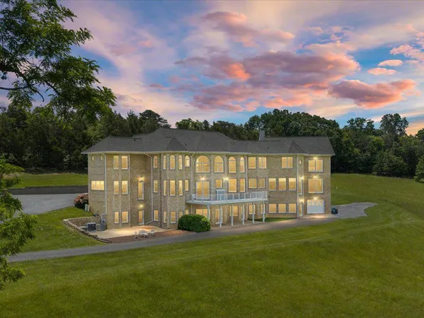 368 Ridge Hollow Rd, Edinburg, VA 22824