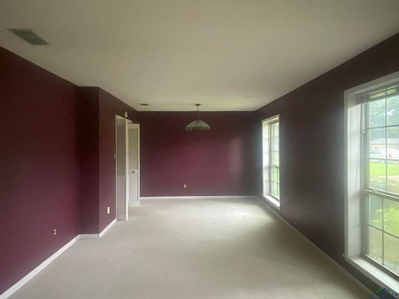 4th image of 1108 Dennis Dr