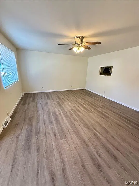 2 bed, 1.0 bath, 972 sqft, $1,195 — Photo 2