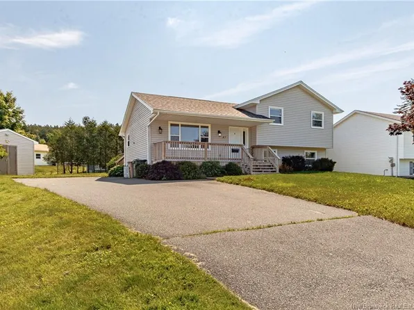 47 Glenwood Dr, Saint John, NB E2M 5P3