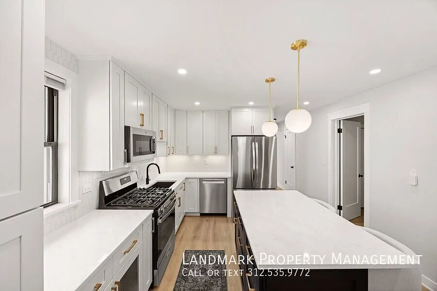 2176 W Eastwood Ave Unit 1 — Photo 3