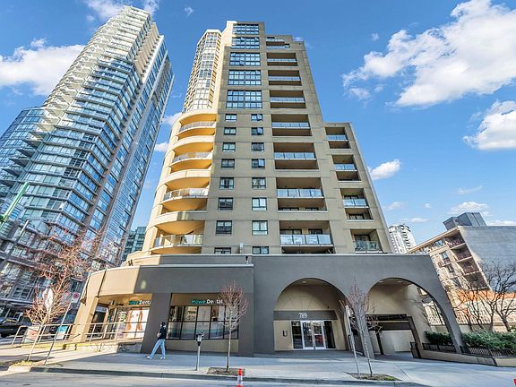 3rd image of 789 Drake St #1704